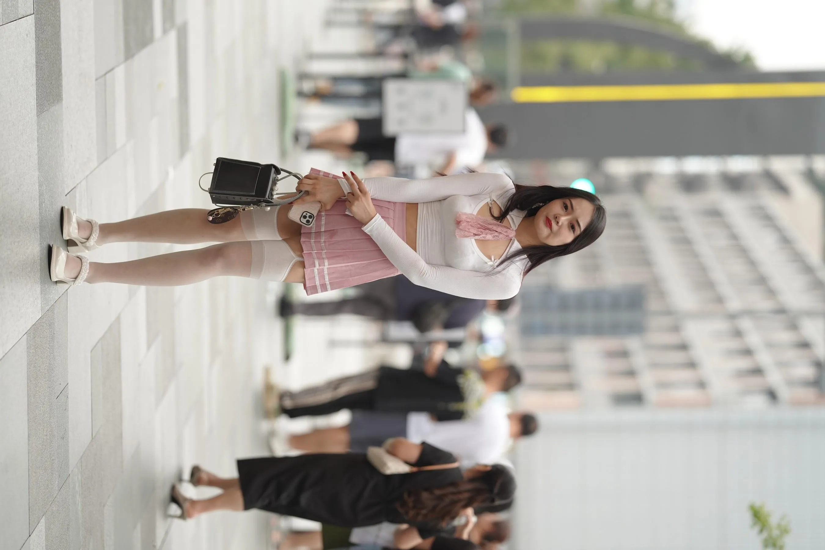 魔镜街拍 NO.161 街拍白丝吊带袜美女 [109P]插图6